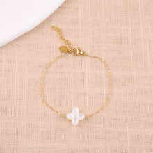 Charger l'image dans la galerie, BRACELET Dame acier doré trèfle nacré BOHM
