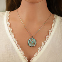 Charger l&#39;image dans la galerie, COLLIER Femme ACIER STELLA MIA ROND FLEUR RÉSINE ET NACRE
