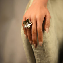 Charger l&#39;image dans la galerie, BAGUE ACIER DORÉ REGLABLE FLEUR 30MM
