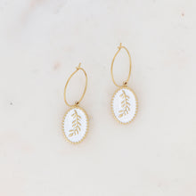 Charger l&#39;image dans la galerie, BOUCLES D&#39;OREILLES Dame créoles avec pampilles ovales émaillées blanches acier  IKITA
