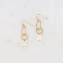 Charger l&#39;image dans la galerie, BOUCLES D&#39;OREILLES  Femme pendantes  et perle d&#39;eau douce ACIER IKITA
