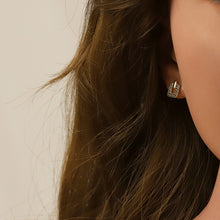 Charger l&#39;image dans la galerie, BOUCLES D&#39;OREILLES Dame motif carré avec zirconiums Bleus PLAQUE OR
