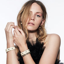 Charger l&#39;image dans la galerie, Jonc Dame Ziggy Large - Blanc sable BANGLE-UP BUP18-ZIG-BSO03

