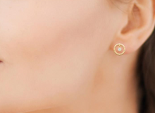 Charger l&#39;image dans la galerie, BOUCLES D&#39;OREILLES Dame clous forme ronde empierrée  PLAQUE  OR
