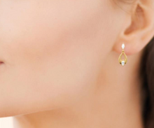 Charger l&#39;image dans la galerie, BOUCLES D&#39;OREILLES Dame pendantes empierrées  PLAQUE  OR
