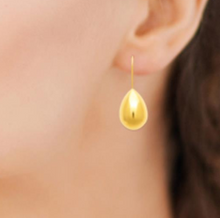 Charger l&#39;image dans la galerie, BOUCLES D&#39;OREILLES Dames pendantes acier doré forme goutte
