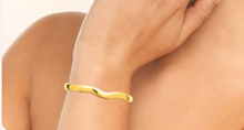 Charger l&#39;image dans la galerie, JONC ouvert Femme ACIER DORE motif ondulé

