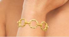 Charger l&#39;image dans la galerie, BRACELET Femme ACIER DORE maille anneaux martelés
