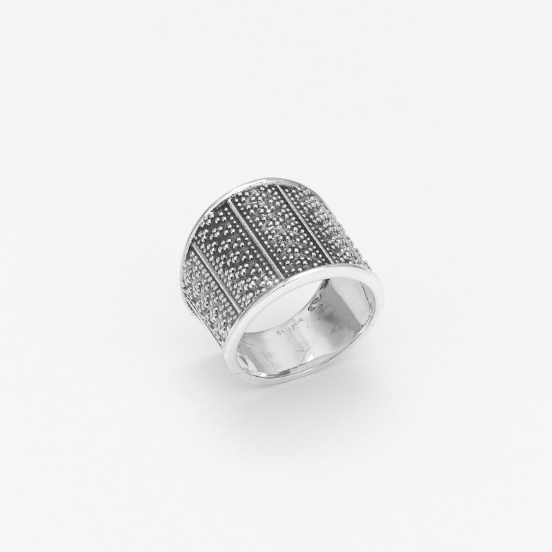 BAGUE EN ARGENT LEGEREMENT  VIEILLI LARGE ET TRAVAILLE CANYON