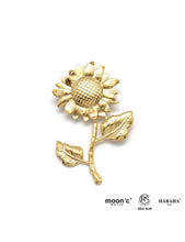 Charger l&#39;image dans la galerie, BROCHE Dame &quot;Tournesol doré&quot;

