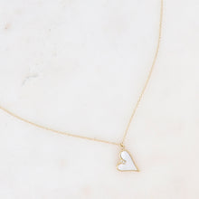 Charger l&#39;image dans la galerie, COLLIER Dame Coeur nacré acier inoxydable doré IKITA
